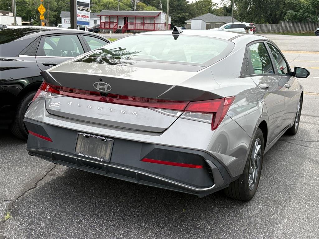 Used 2024 Fluid Metal Hyundai SEL image 4