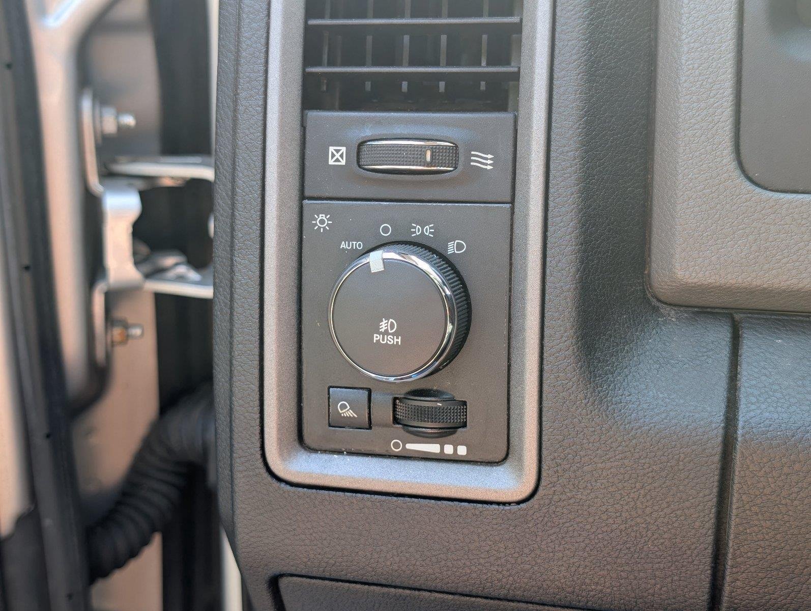 Used 2013 Bright Silver Metallic Ram Express image 25