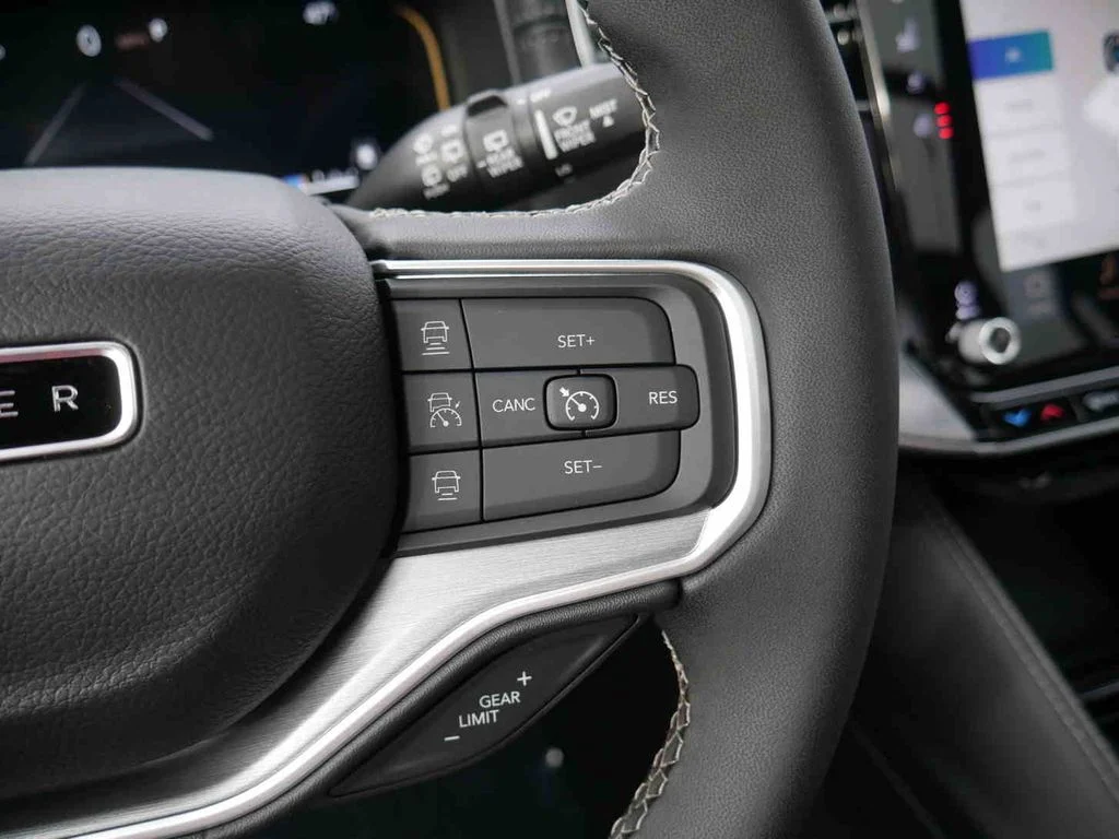 2025 Jeep Wagoneer L Series II - Photo 44