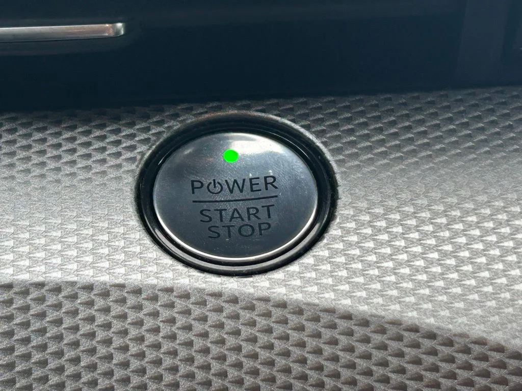 Used 2022 Ice Blue Ford Select image 39