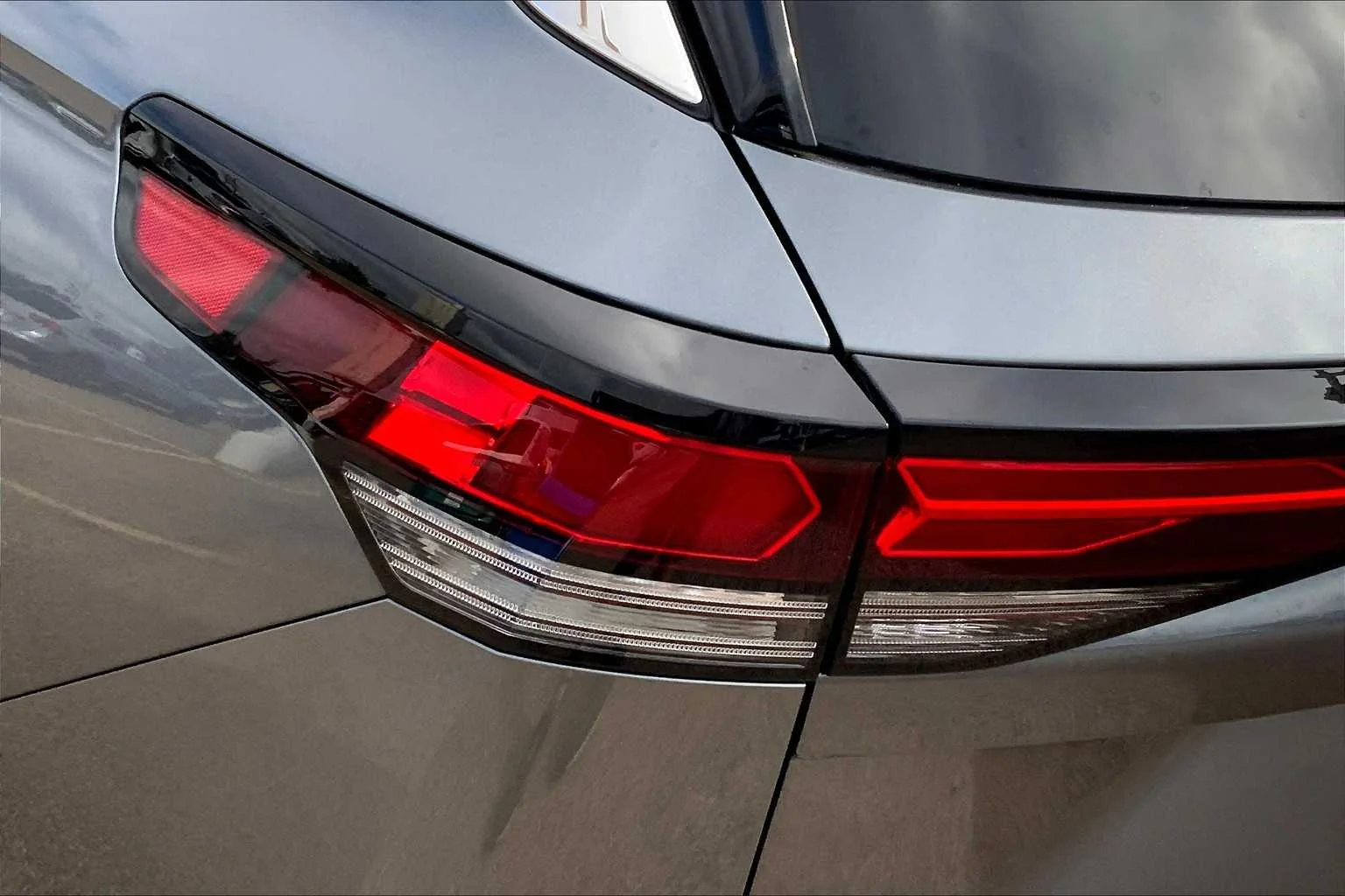 2025 Volkswagen Tiguan SE - Photo 14