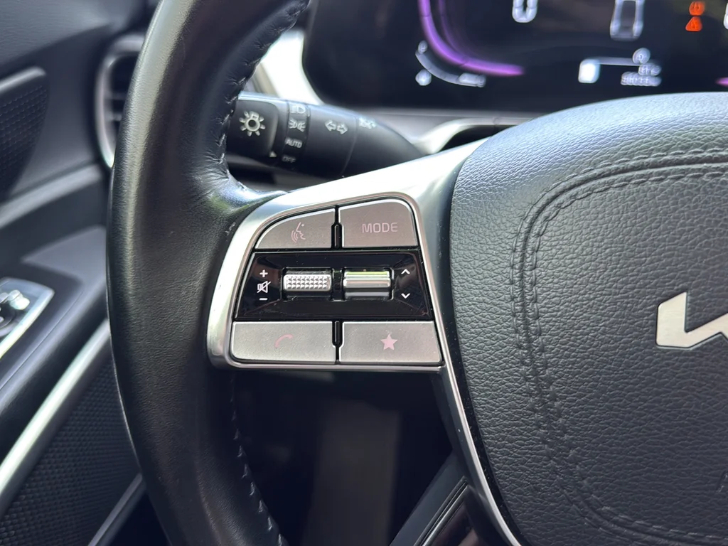 Certified Used 2025 Green Kia S image 15