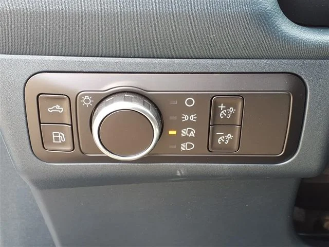 New 2026 Carbonized Gray Metallic Ford XLT image 15