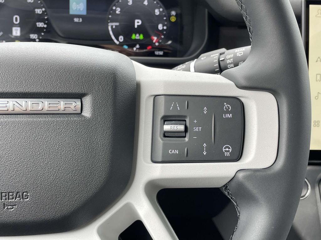 New 2026 Woolstone Green Land Rover X-Dynamic SE image 35
