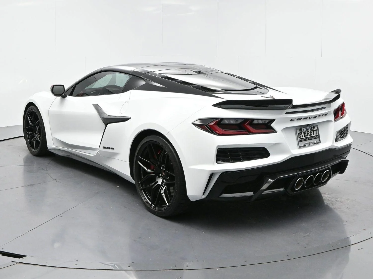 Used 2023 Arctic White Chevrolet 2LZ image 5