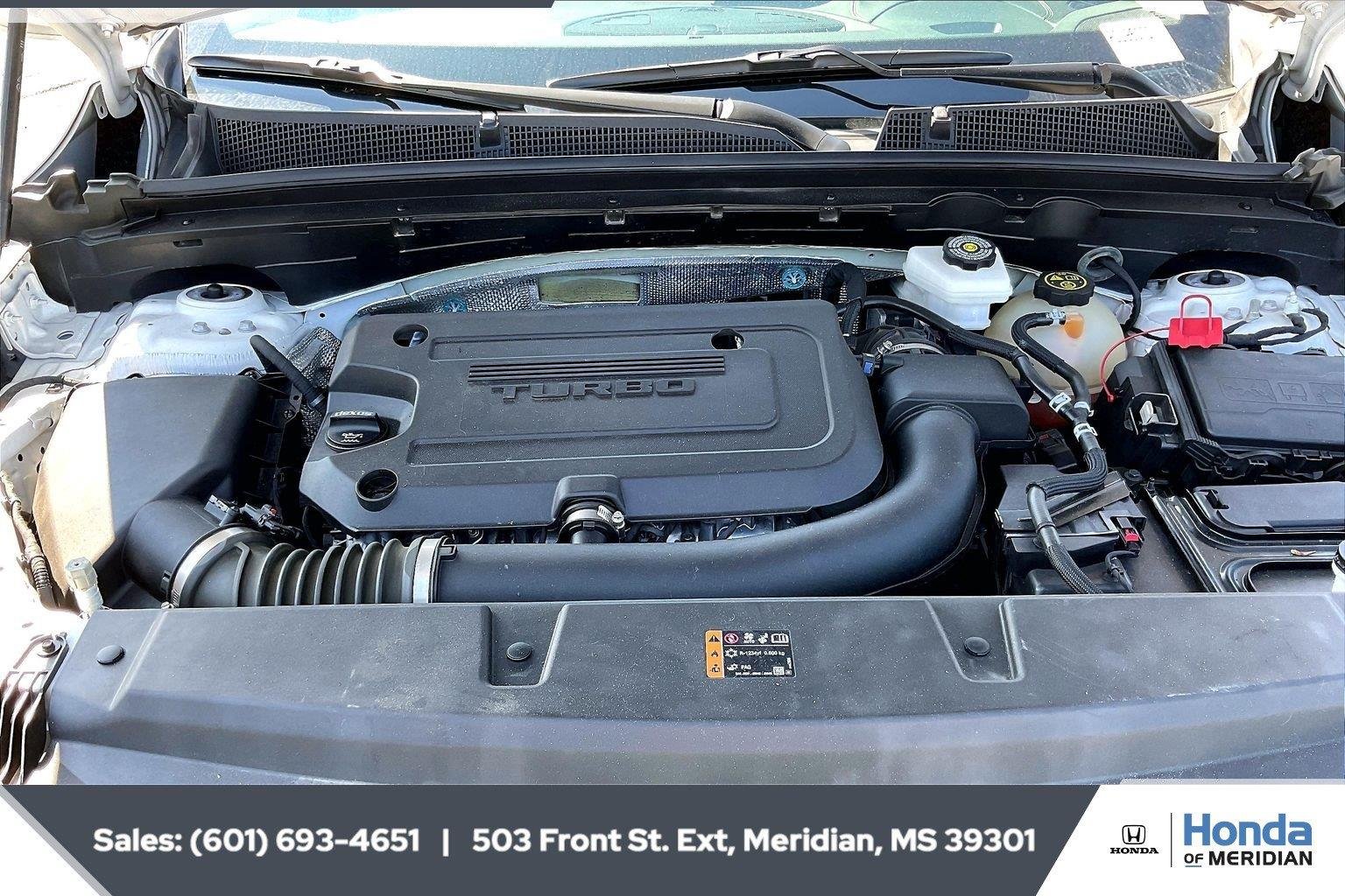Used 2023 White Frost Tricoat Buick Essence image 8