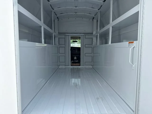 New 2026 Summit White Chevrolet 1WT image 24