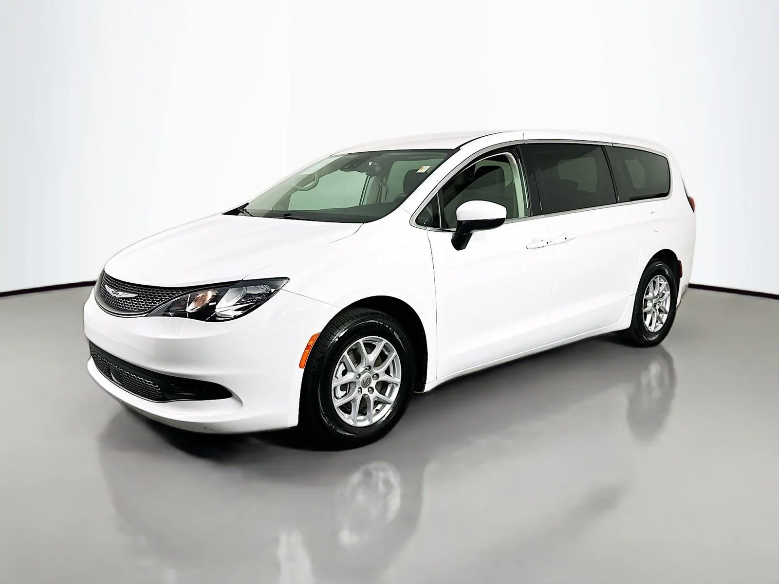 Used 2023 White Chrysler LX image 4