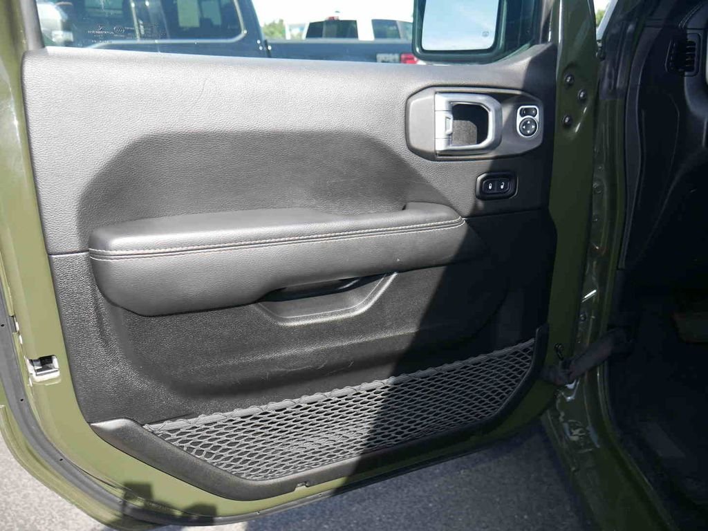 Used 2023 Green Jeep Sahara image 27