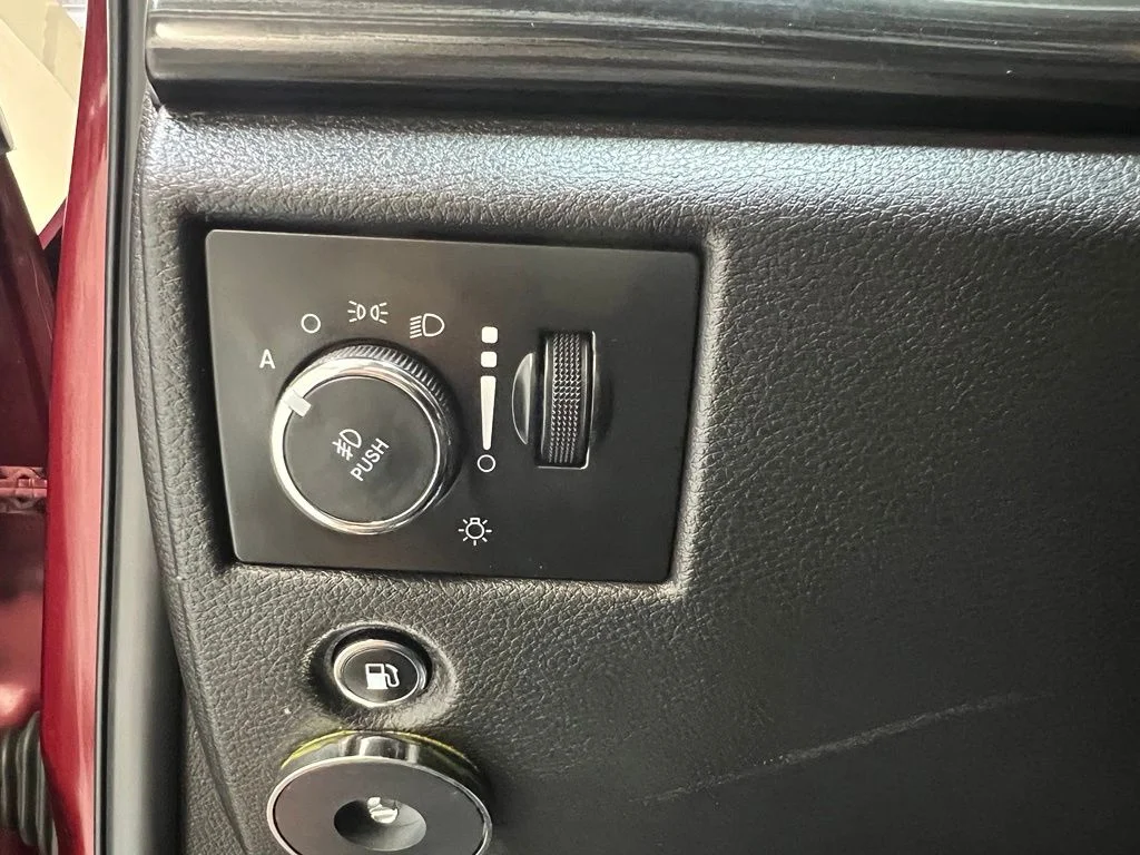 Used 2019 Red Jeep Laredo E image 17