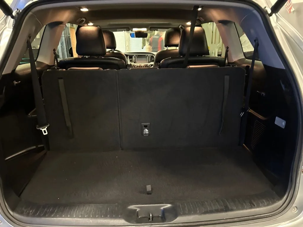 Used 2017 Celestial Silver Toyota XLE V6 image 18