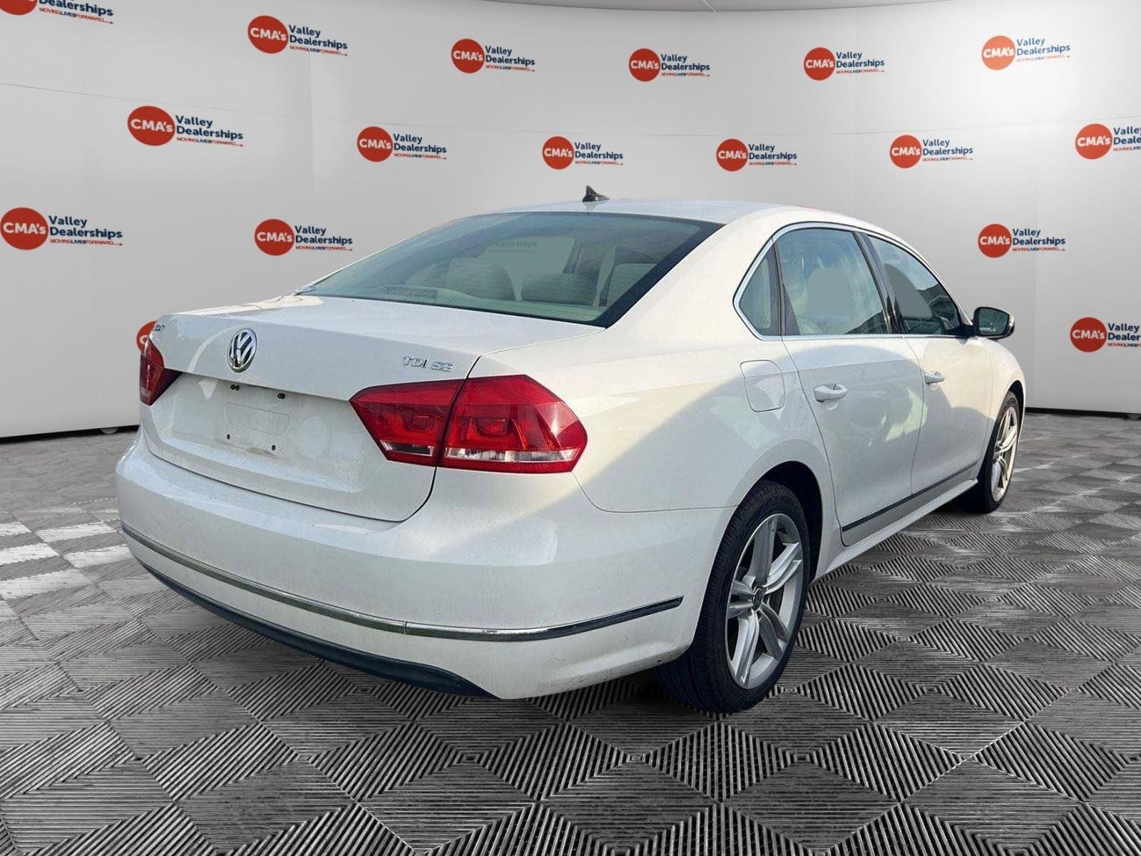 Used 2013 Candy White Volkswagen TDI SE w/Sunroof & Nav image 5