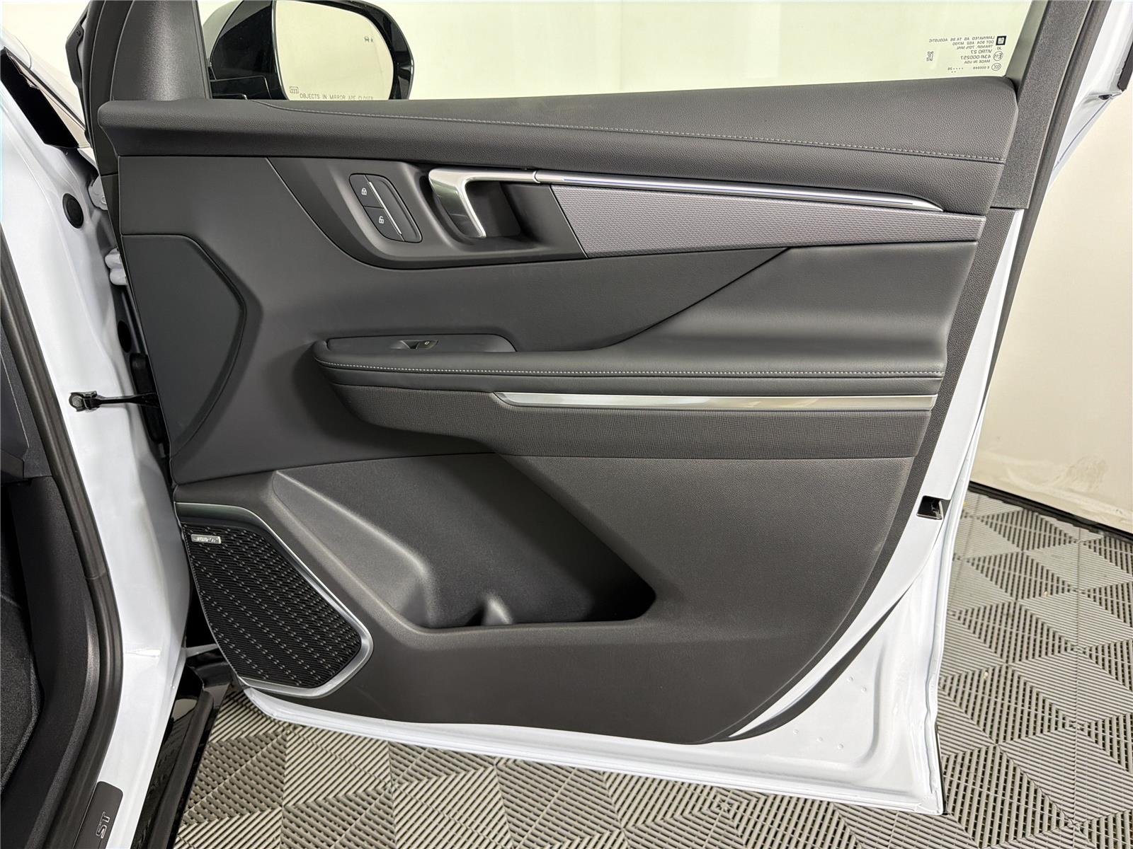 New 2026 Iridescent White Tricoat Buick Sport Touring image 11