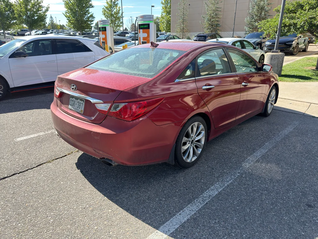 Used 2011 Venetian Red Hyundai SE image 3