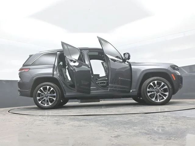 Certified Used 2022 Metallic Jeep Overland 4xe image 32