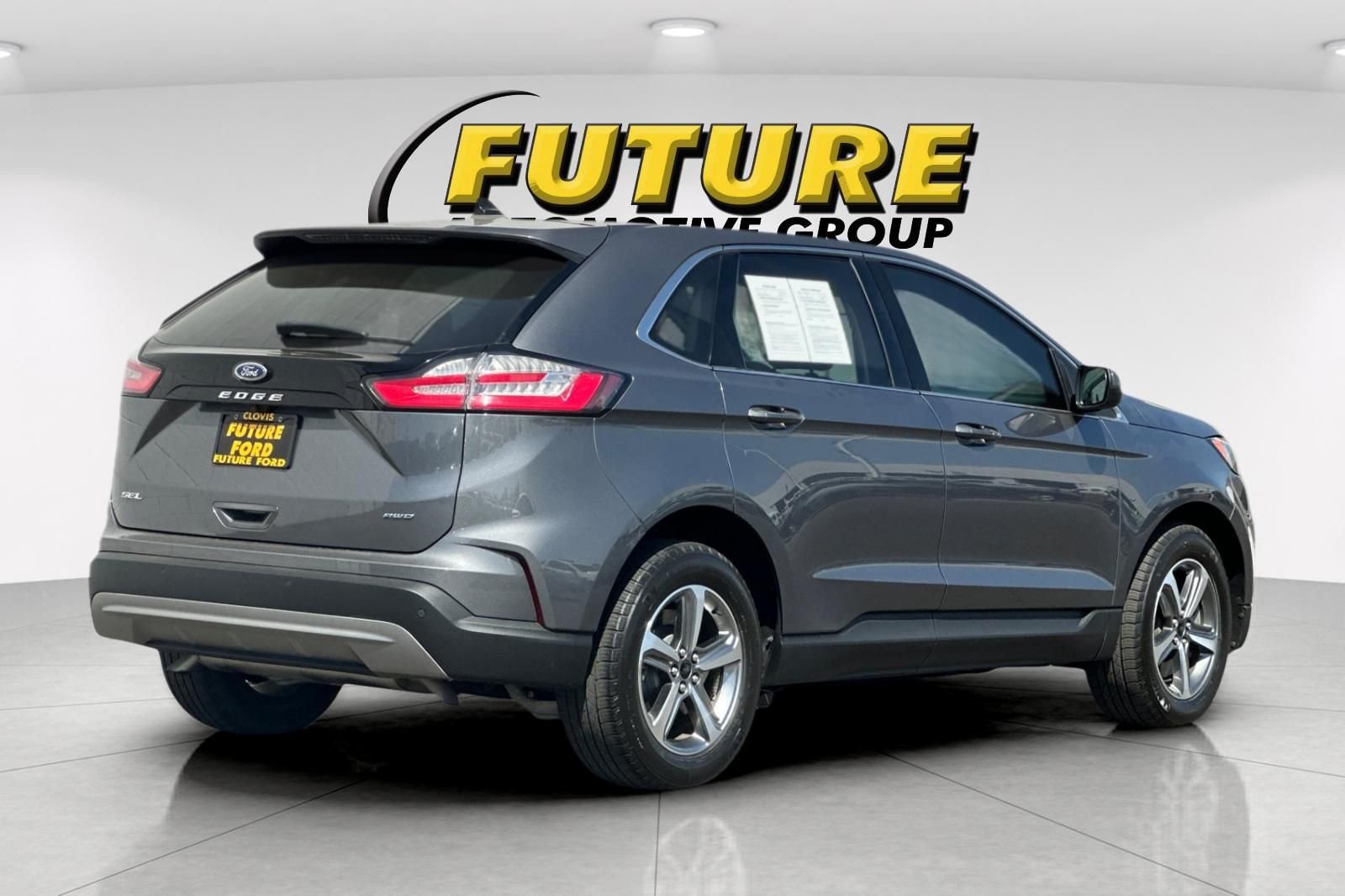 Used 2024 Gray Ford SEL image 3
