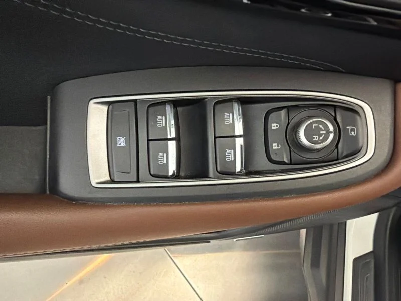 Used 2020 White Subaru Touring image 18