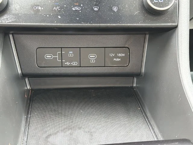 Used 2025 White Hyundai SEL image 21