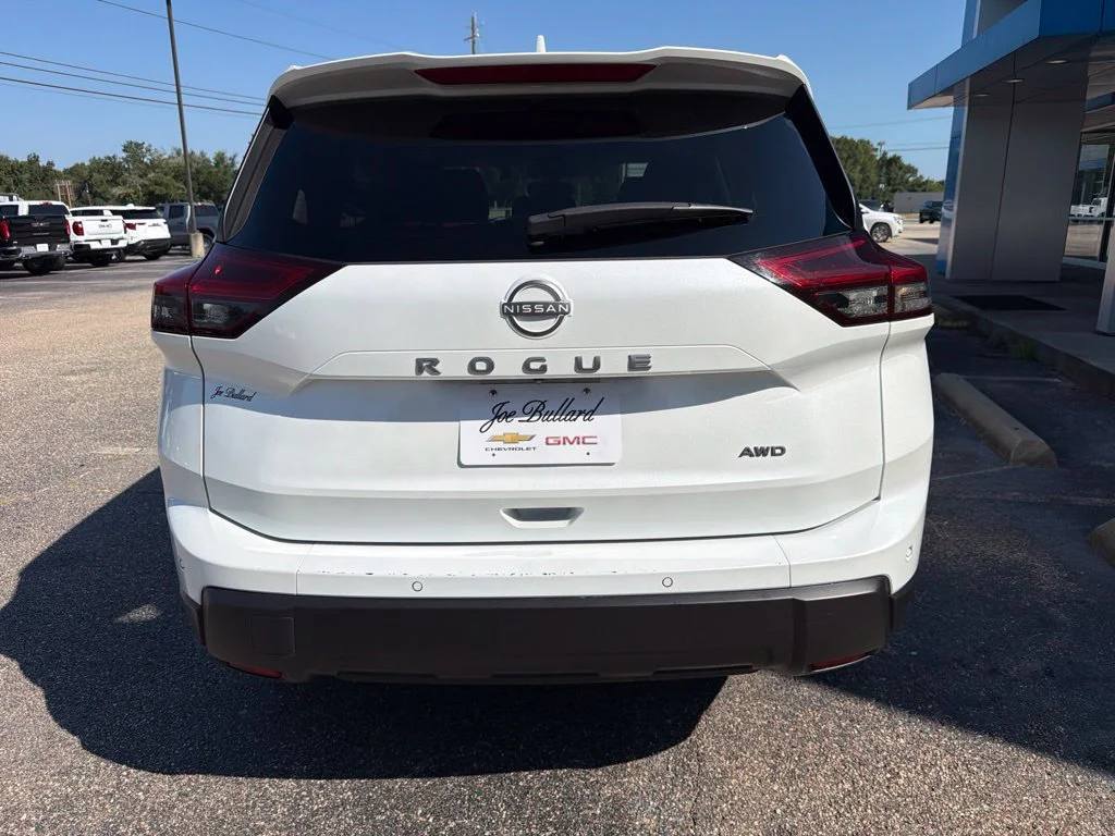 Used 2025 White Nissan SV image 4