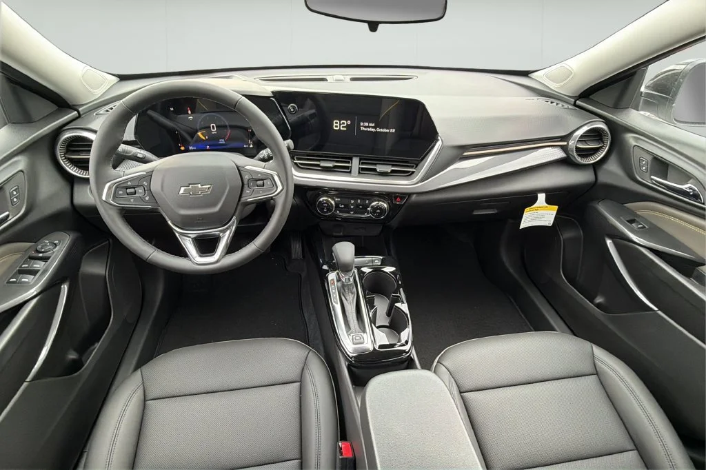 New 2026 Summit White Chevrolet ACTIV image 20