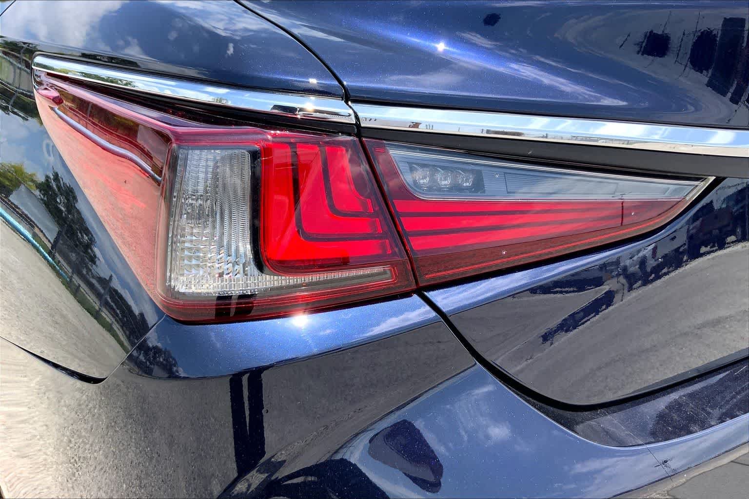 Used 2019 Nightfall Mica Lexus  image 29
