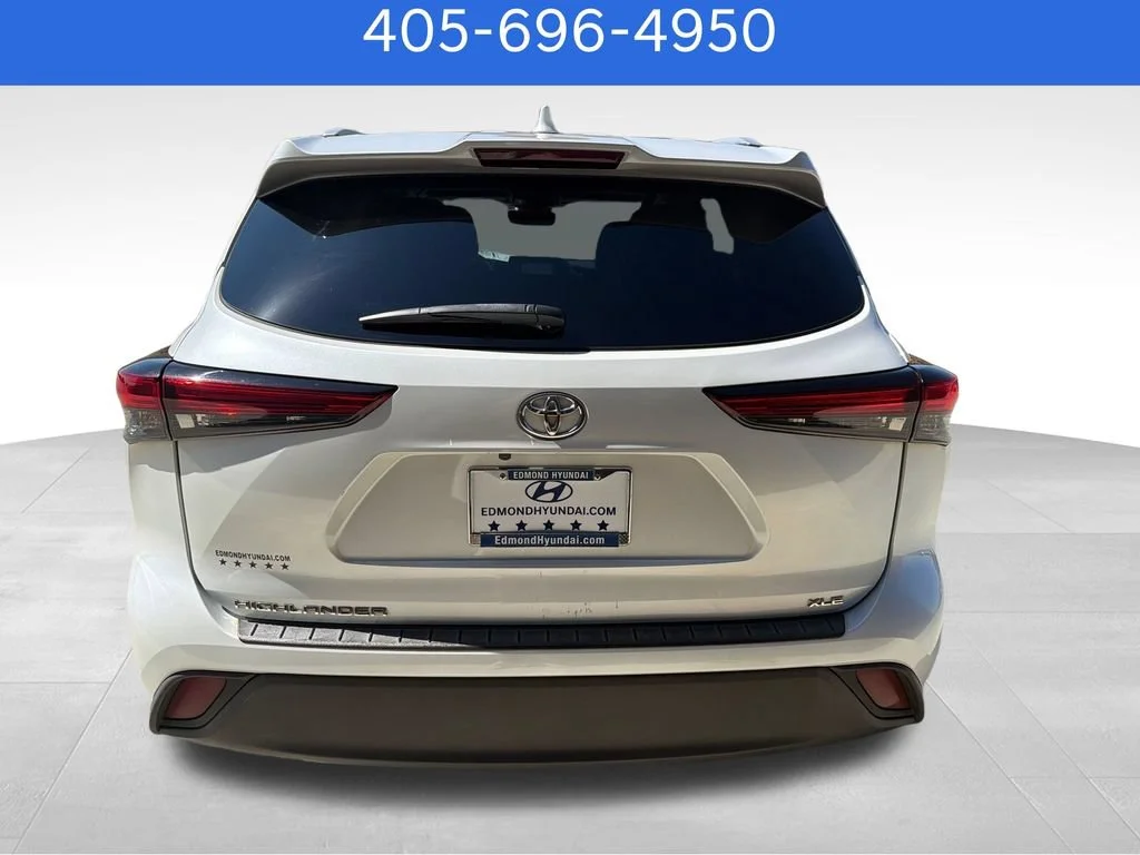Pre-Owned 2022 Toyota Highlander XLE