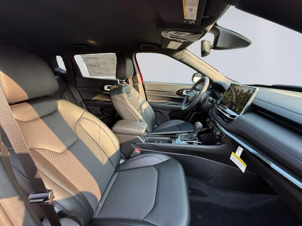 New 2026 Red Jeep Latitude image 18