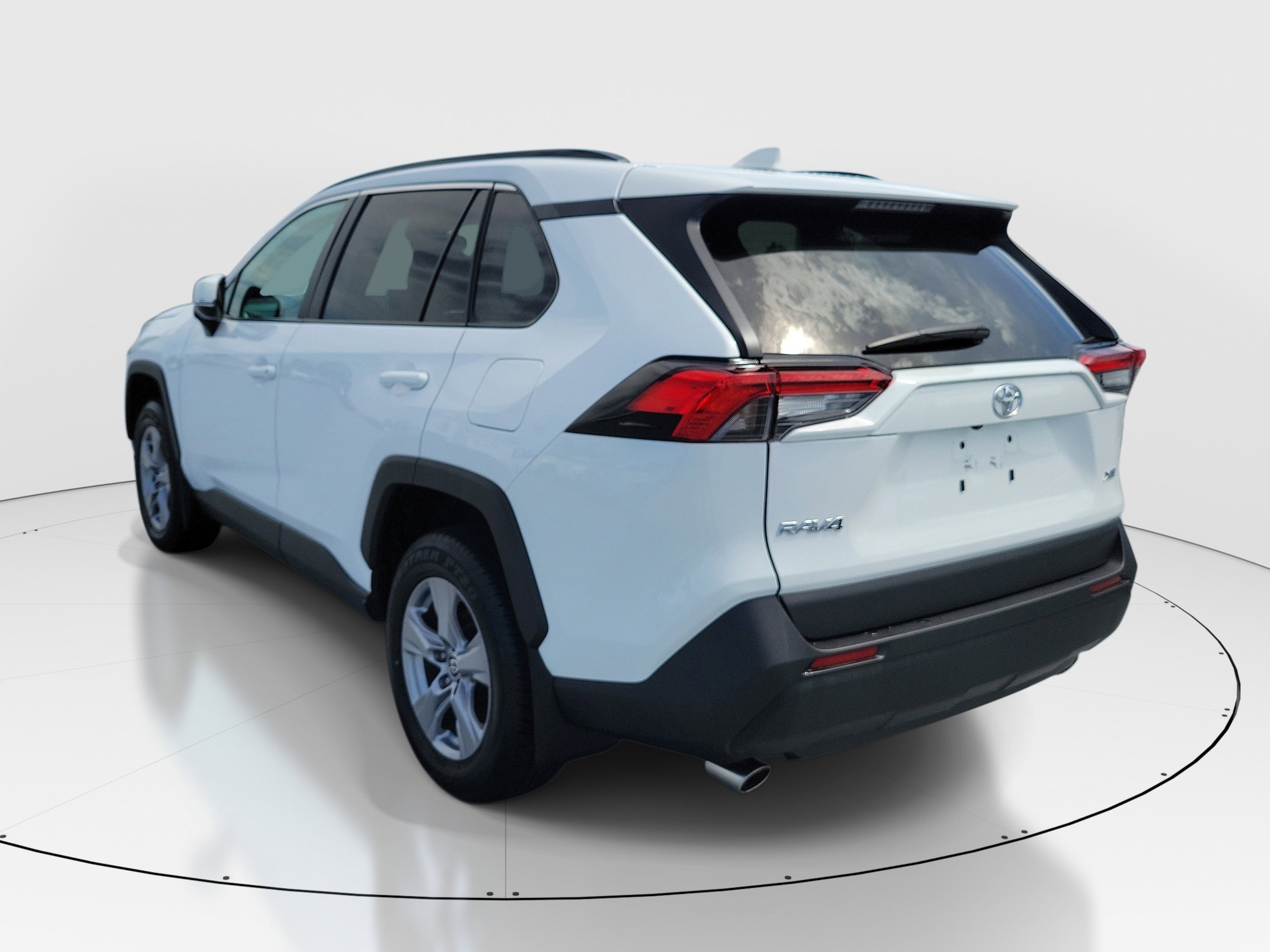 Used 2025 Ice Toyota XLE image 4