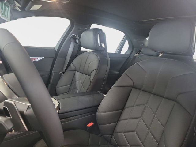 New 2026 Black Sapphire Metallic BMW 7 Series image 9