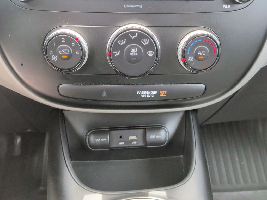 Used 2017 Silver Kia Base image 18