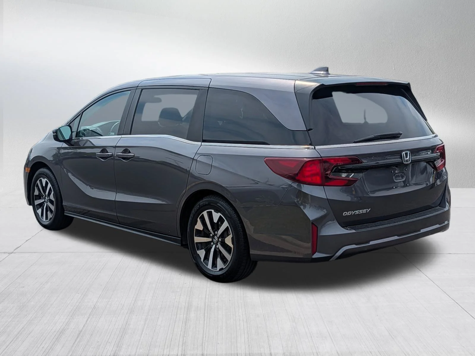 Used 2025 Modern Steel Metallic Honda EX-L image 5