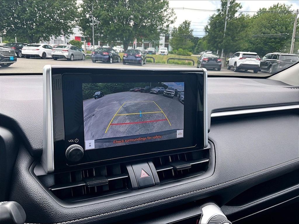 Used 2025  Toyota XLE image 19
