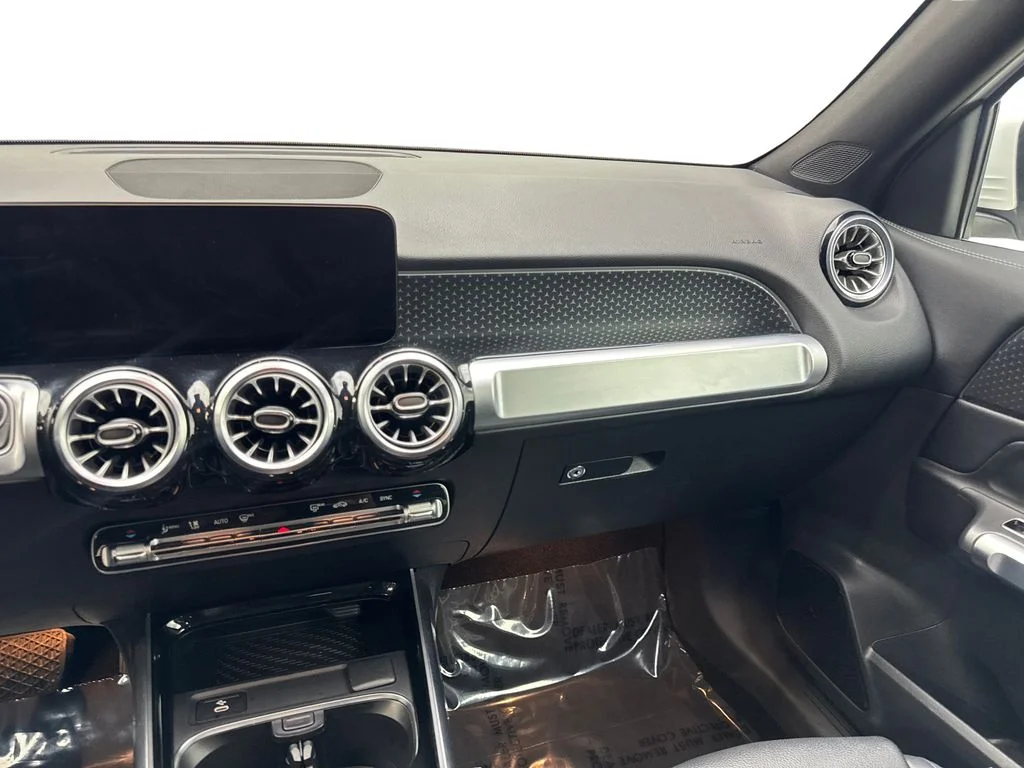 Used 2025 White Mercedes-Benz GLB 250 image 51
