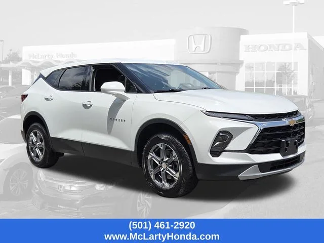 Used 2025 Summit White Chevrolet LT image 4
