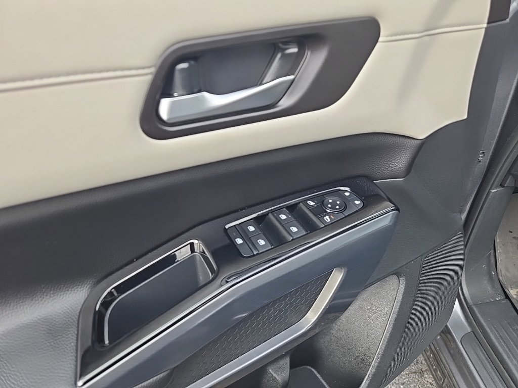 Used 2026 Gray Nissan SL image 15