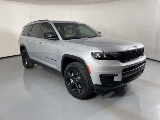 New 2025 Silver Zynith Exterior Paint Jeep Limited image 2