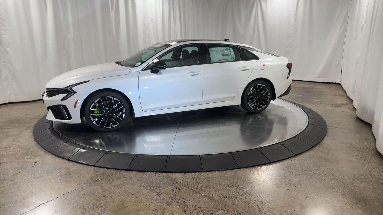 2026 Kia K5 GT - Photo 6