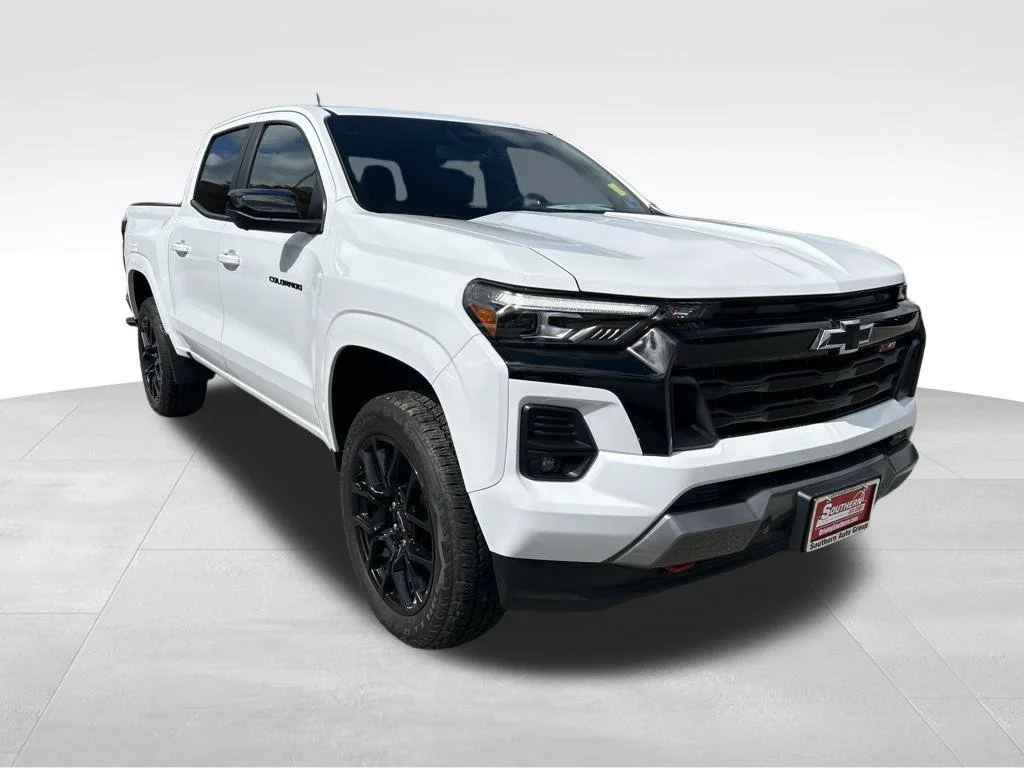 Used 2024 White Chevrolet Z71 image 8