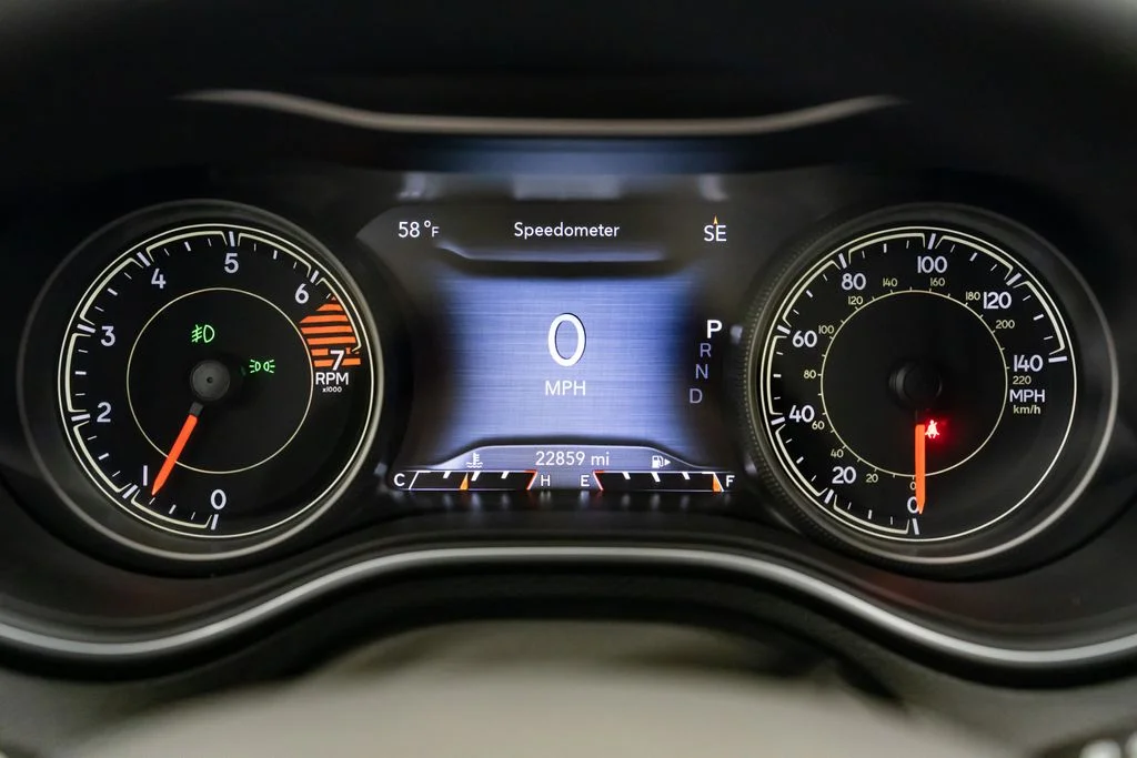 Used 2023 White Jeep Altitude image 17