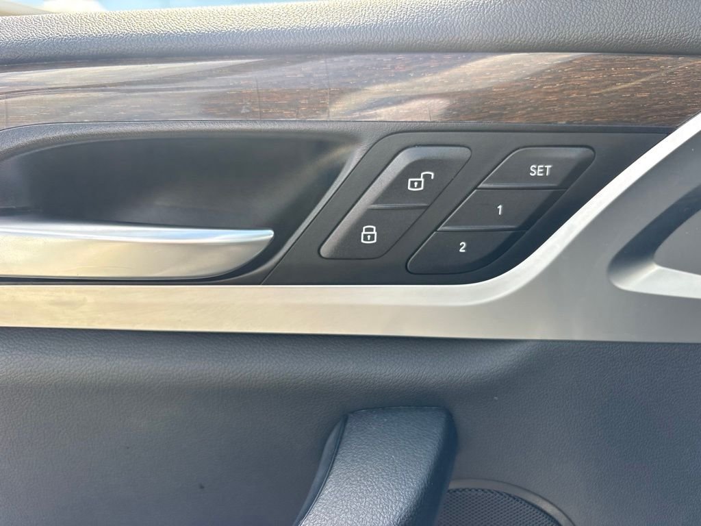 Used 2020 Gray BMW sDrive30i image 12