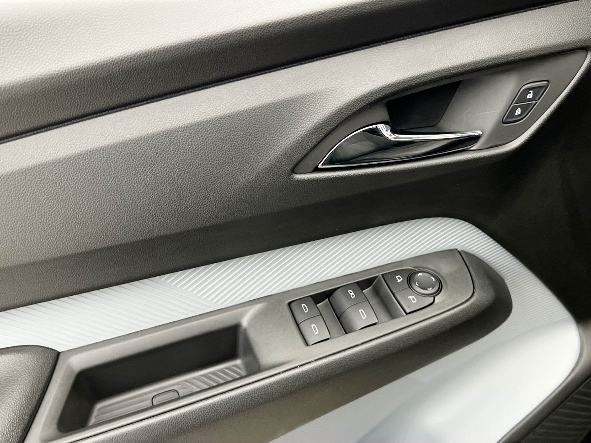 2027 Chevrolet Bolt LT - Photo 65