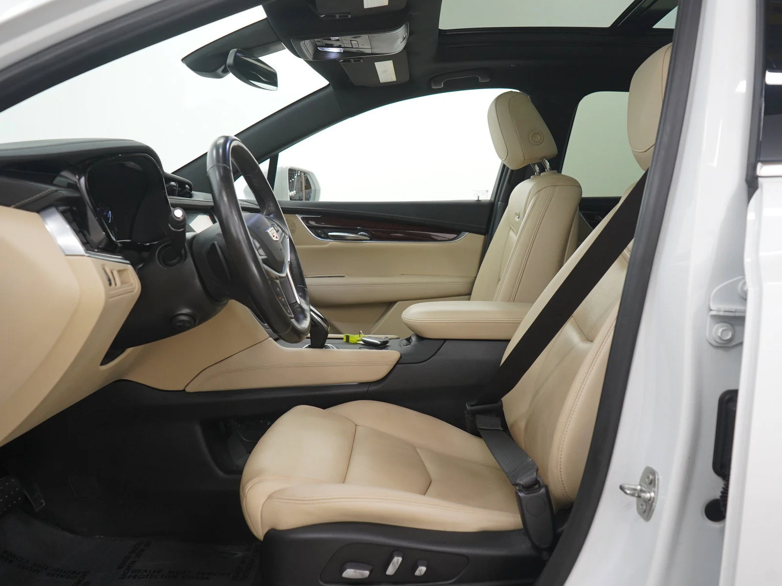 Used 2019 CRYSTAL WHITE TRICOAT Cadillac Luxury AWD image 23