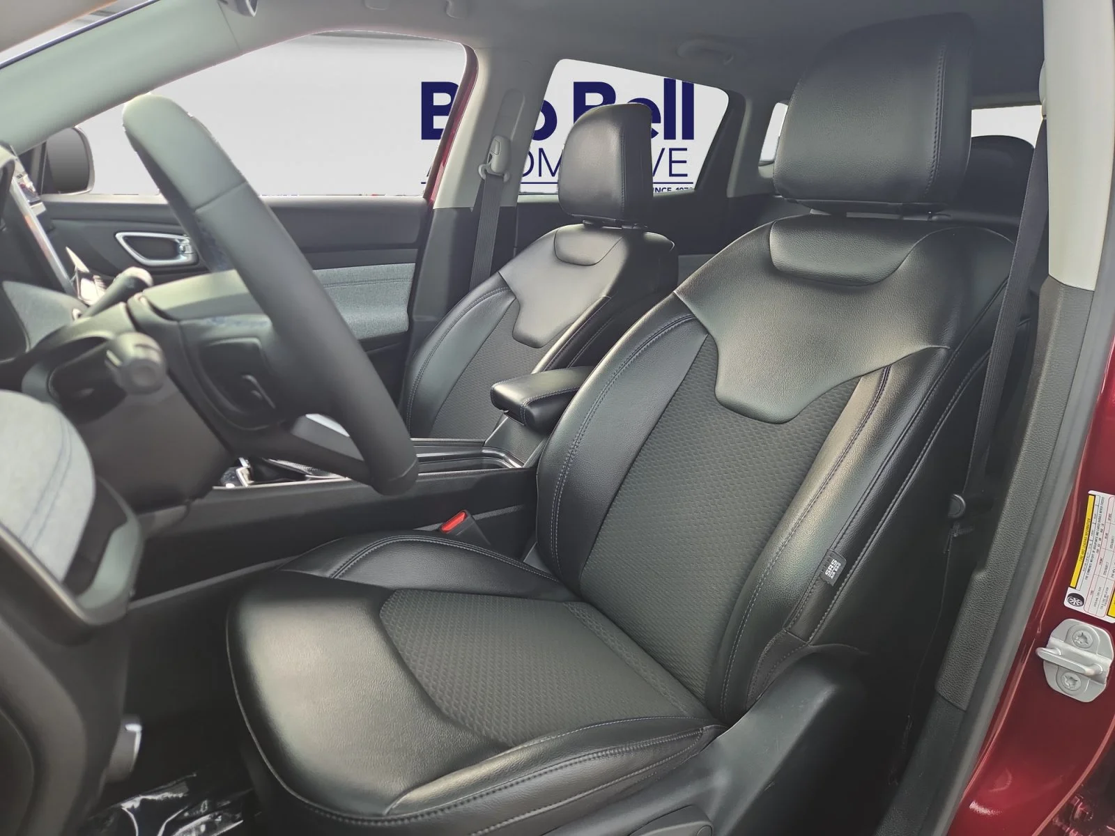 Used 2022 Red Jeep Latitude image 9