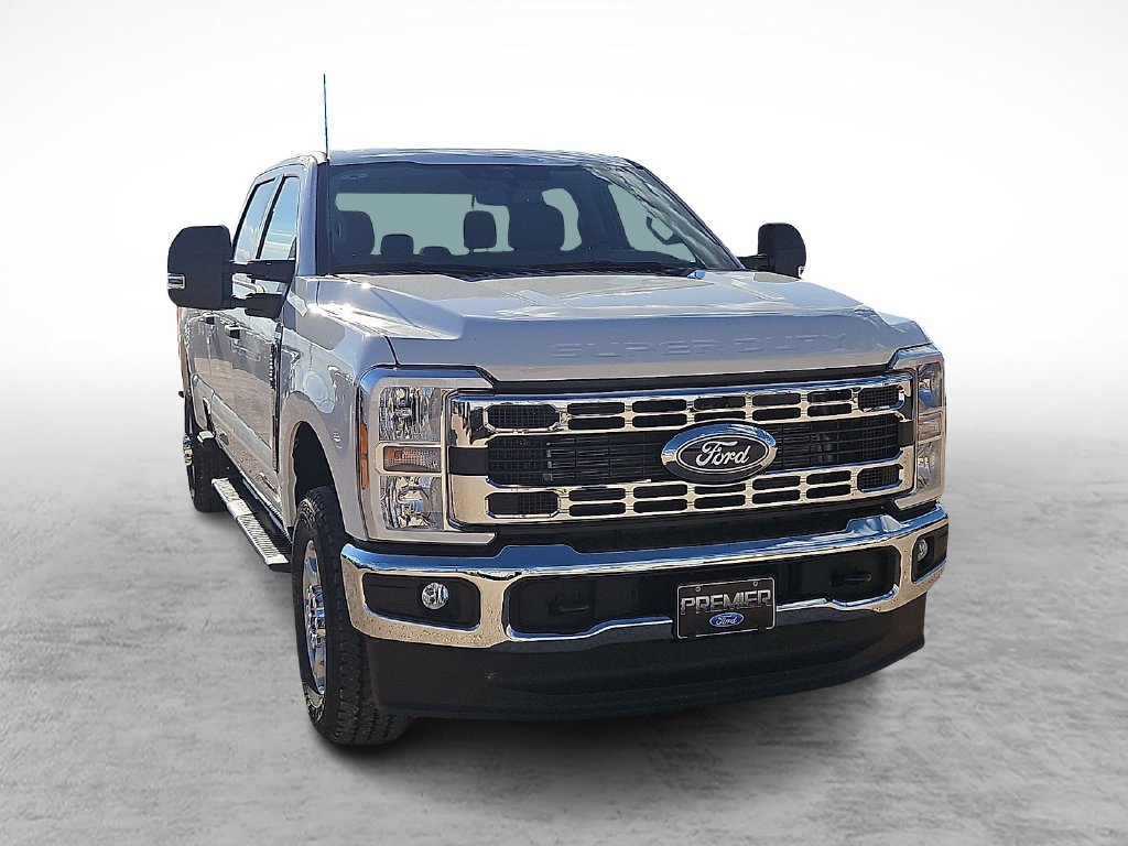 New 2027 Oxford White Ford F-350® XLT image 2