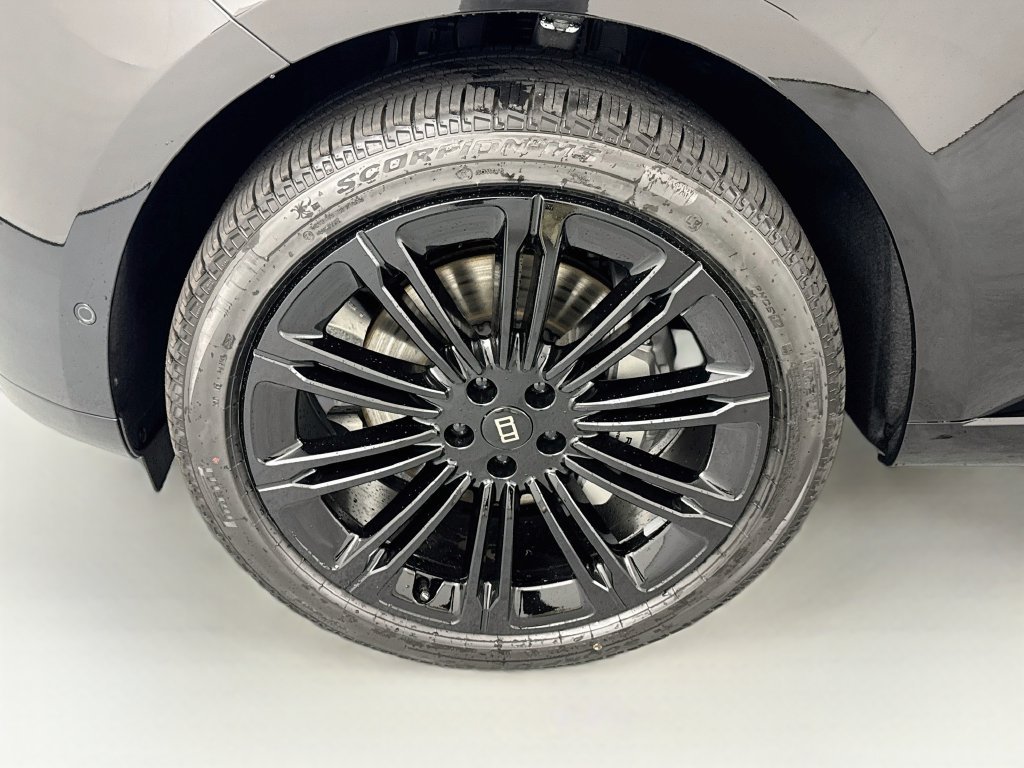 New 2027 Santorini Black Land Rover SE image 33