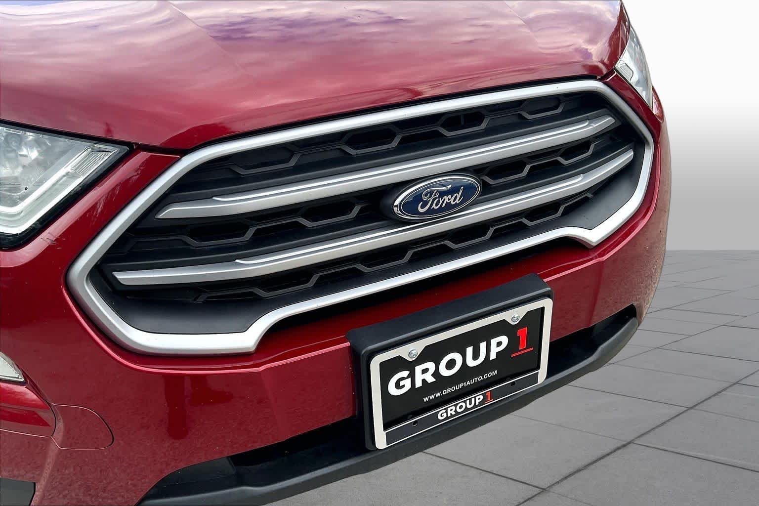 Used 2021 Ruby Red Metallic Tinted Clearcoat Ford SE image 28