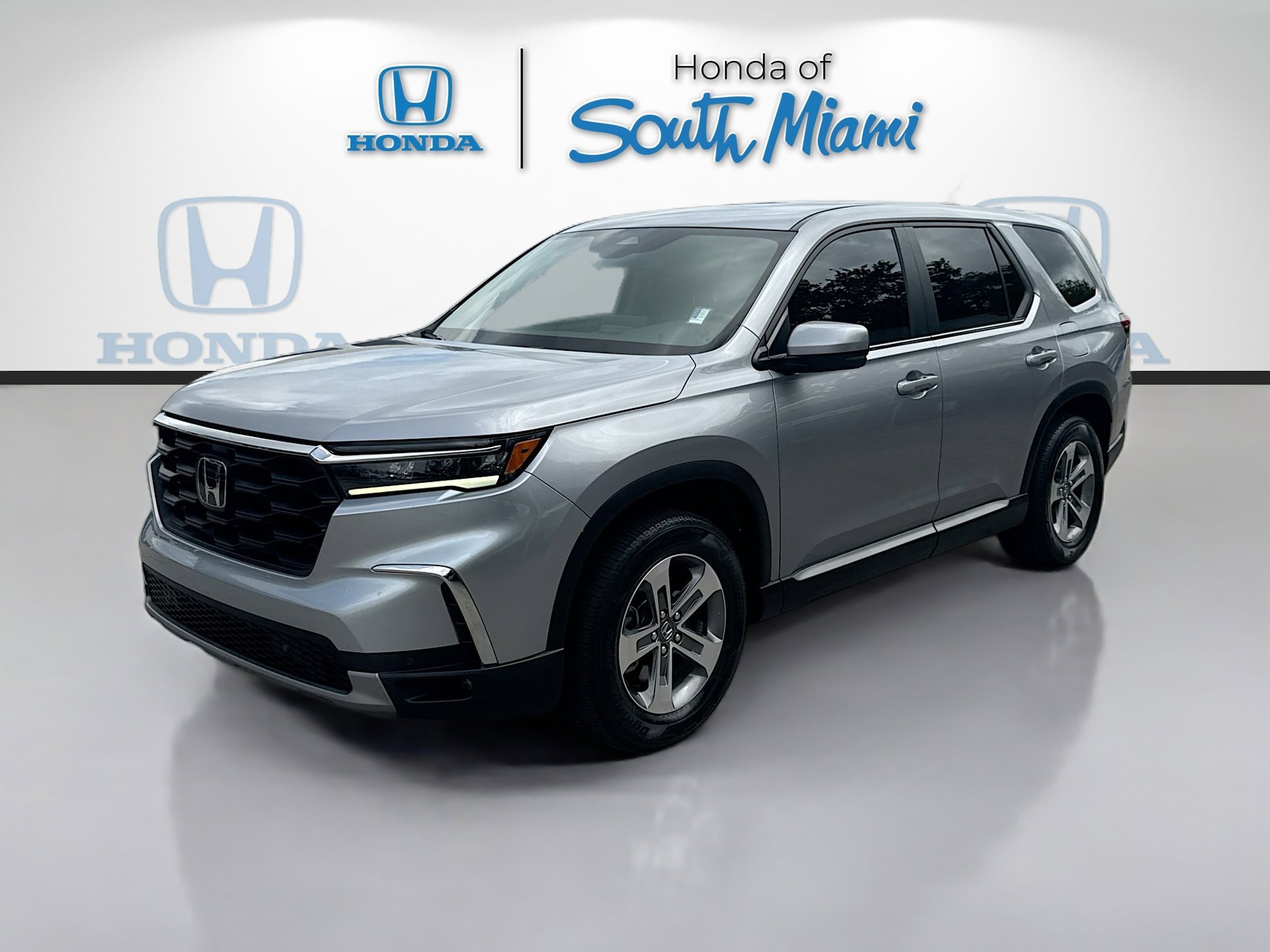 Used 2024 Lunar Silver Metallic Honda EX-L 8 Passenger image 3