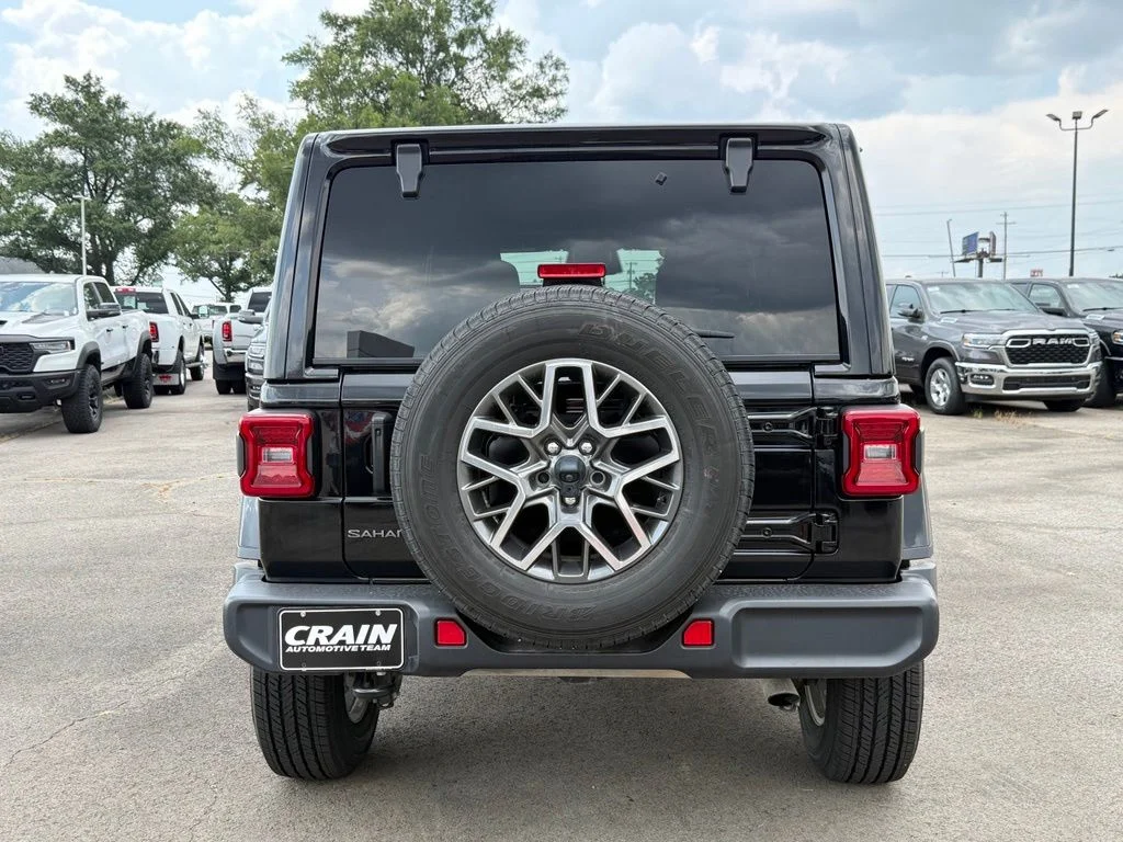 Used 2025 Black Jeep Sahara image 6