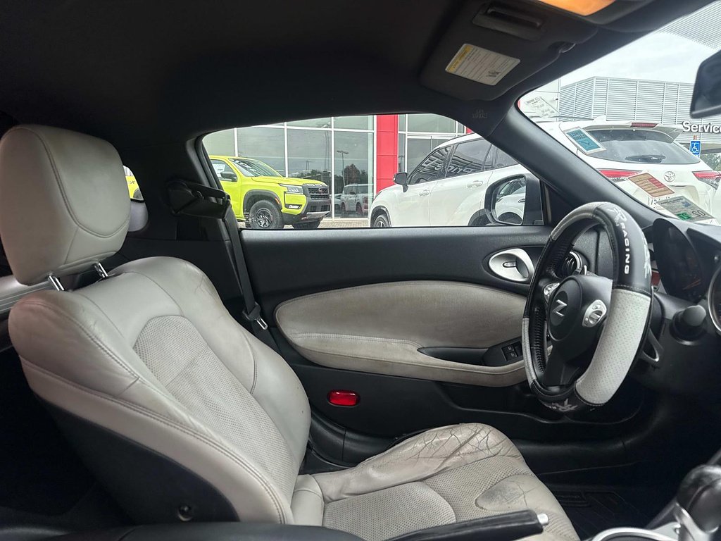 Used 2010 Pearl White Nissan Touring image 9