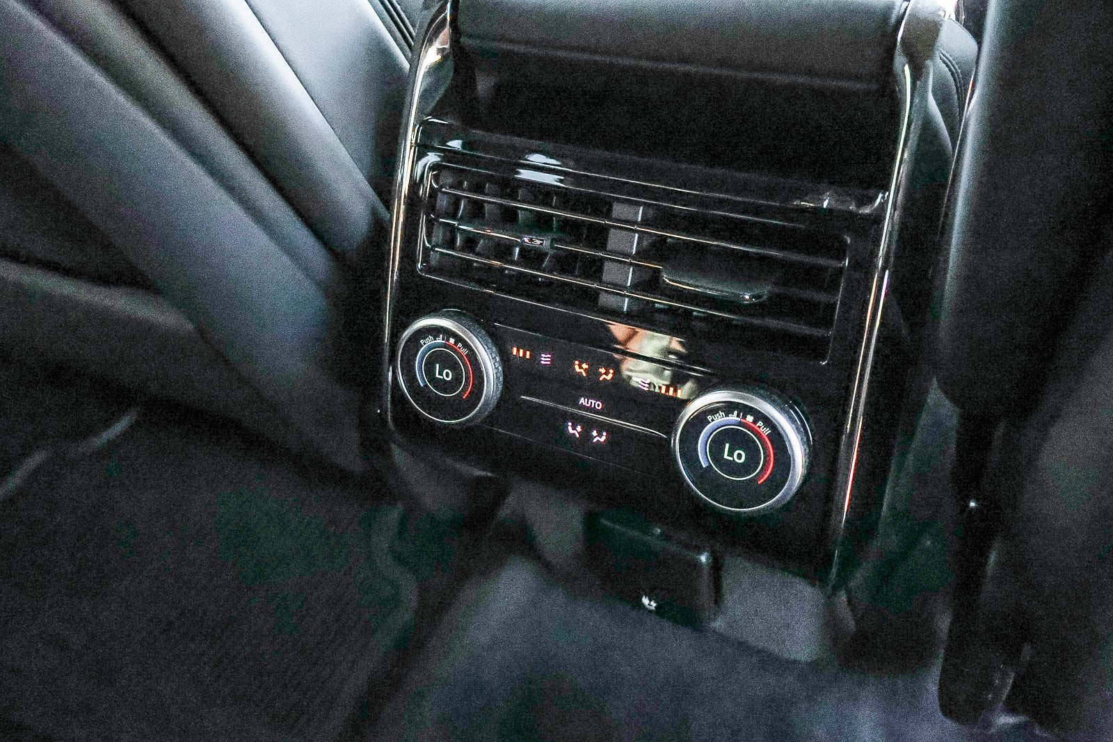 New 2026 Fuji White Land Rover Dynamic SE image 22